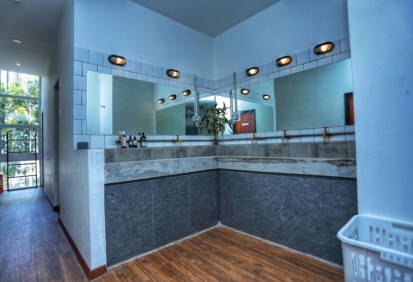 Кровать в Общей Комнате, The Bedpackers Hostel