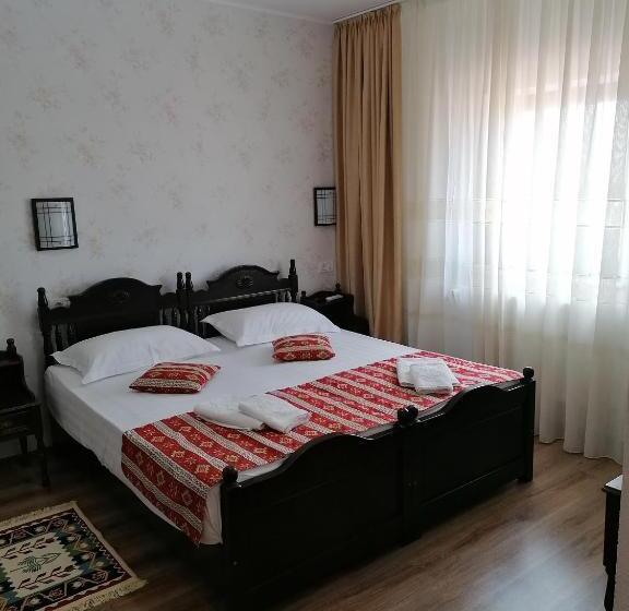 Habitación Estándar con Balcón, Hanul Hora Romaneasca