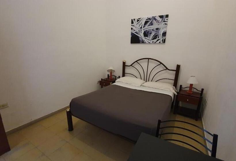اتاق استاندارد با سرویس بهداشتی مشترک, Hostelmo