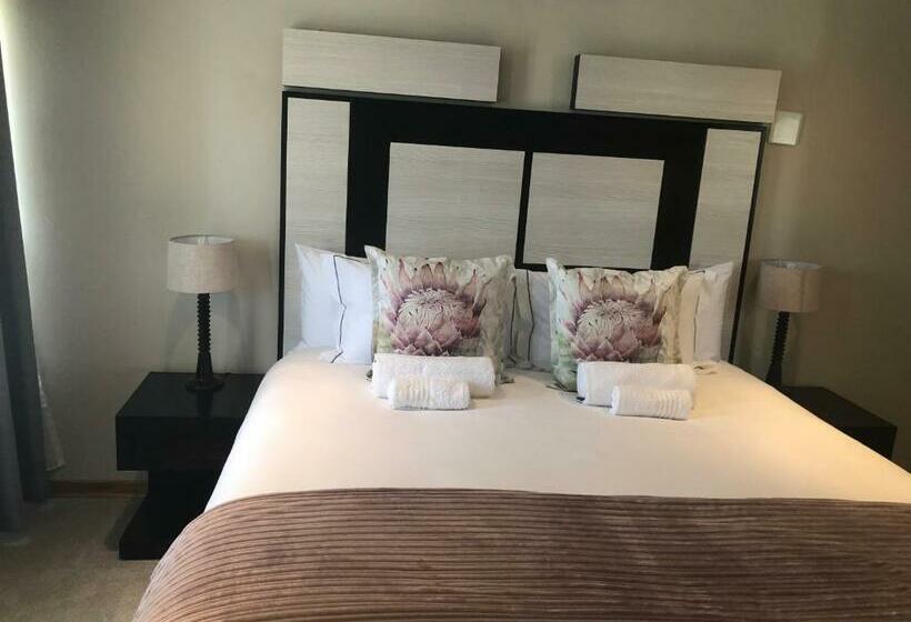 اتاق لوکس, The Clan Guest House
