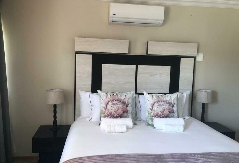 اتاق لوکس, The Clan Guest House
