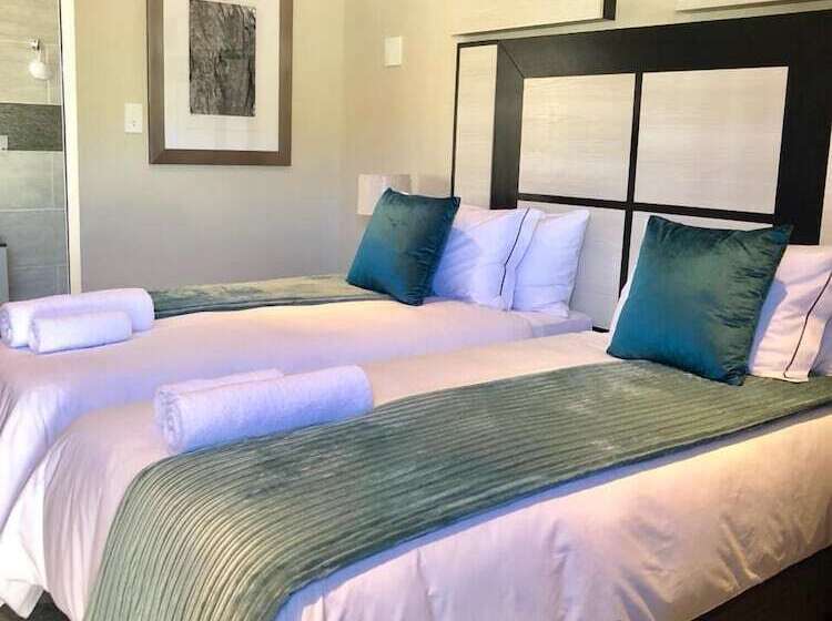 اتاق لوکس, The Clan Guest House