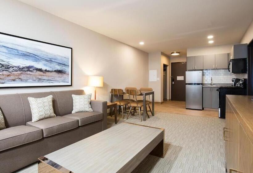 جناح إدارى, Pomeroy Inn & Suites Prince George
