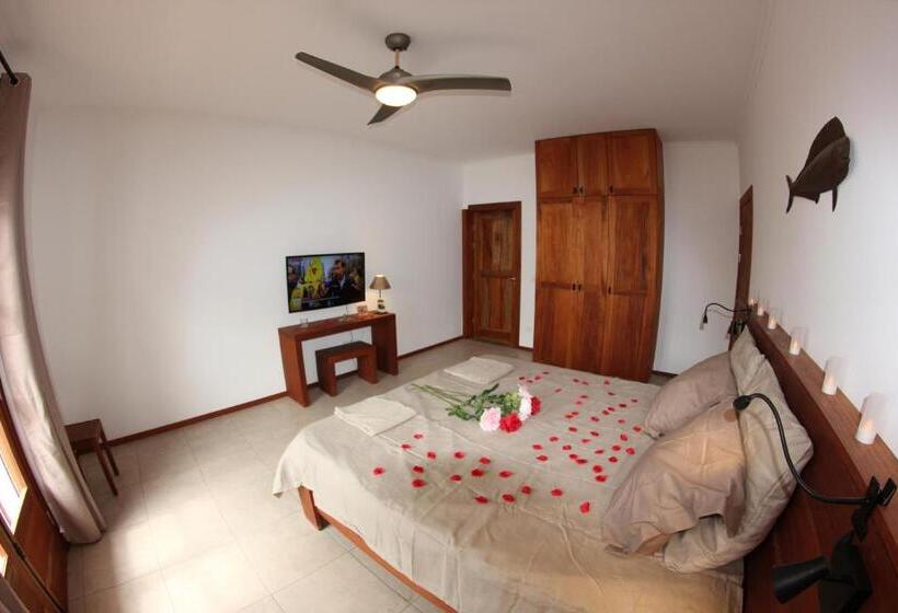 اتاق لوکس با بالکن و چشم‌انداز دریا, Casa Evora   Luxury And Beach Front
