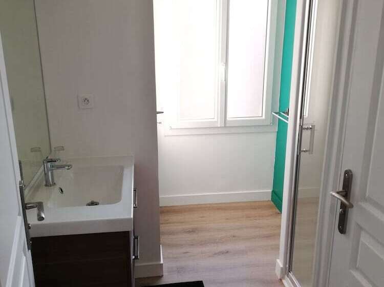 プールビュースタンダードルーム, L Angély   Chambres D Hôtes