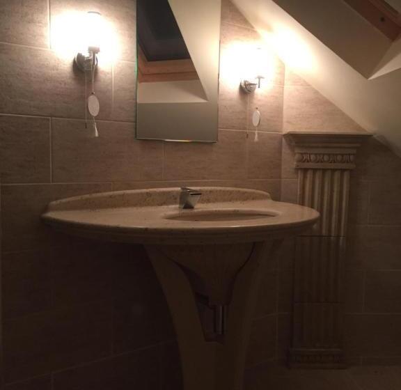 Deluxe Suite King Bed, Retreat At The Knowe Auchincruive Estate