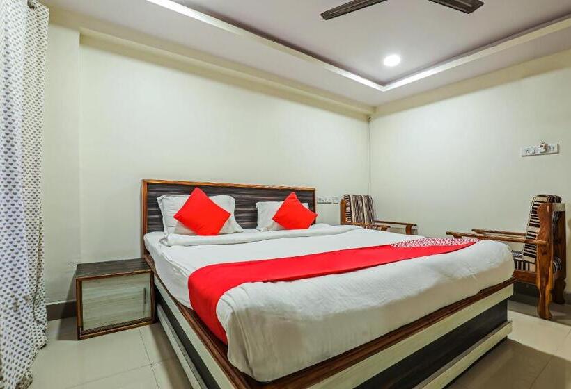 豪华三人间, Oyo 12973 Hotel Crystal