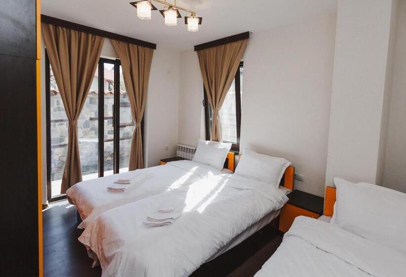 غرفة قياسية ثلاثية, Zlatograd 2 Iosifova Guest House