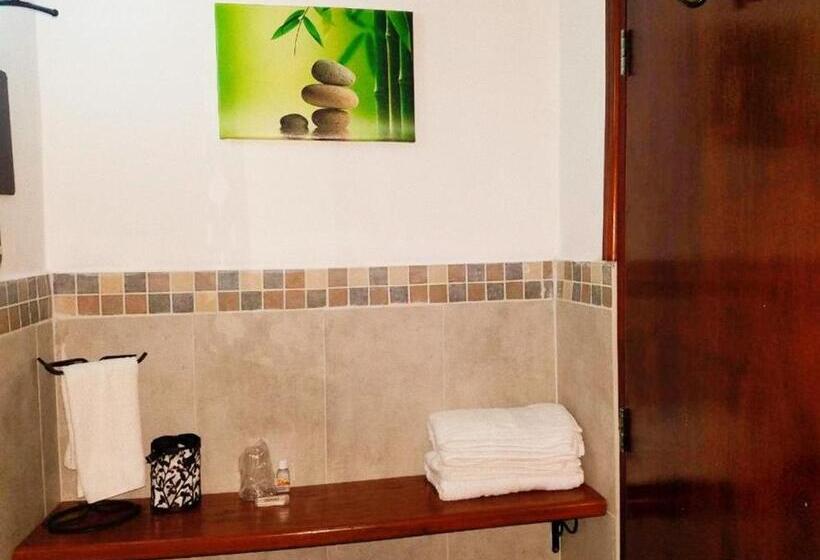 اتاق لوکس, Hostal Las Puertas