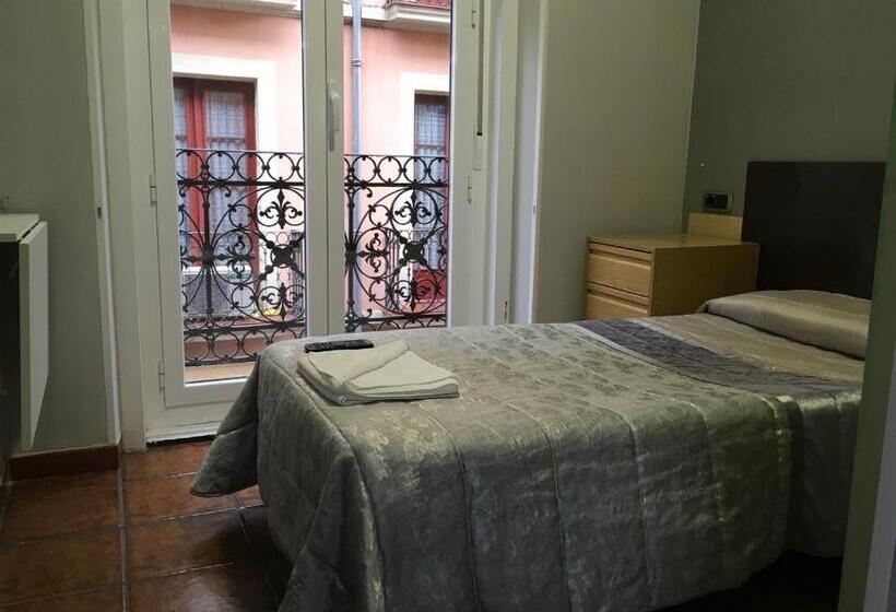 Номер Стандарт, Pension La Bilbaina  Albergue Logrono