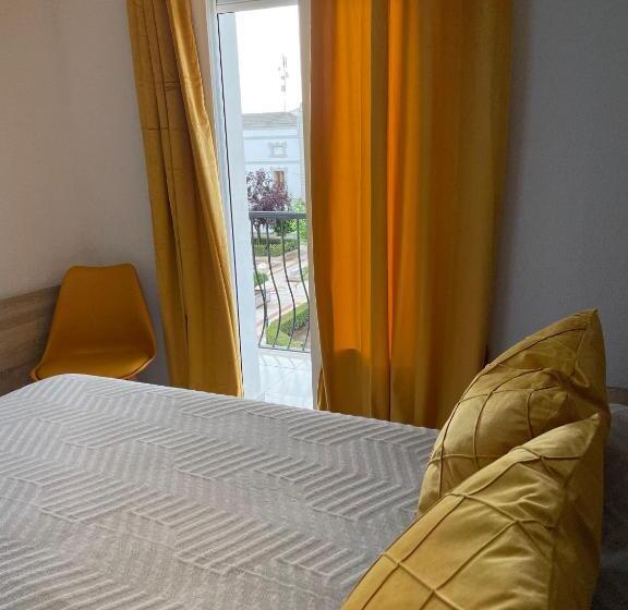 스탠다드 트리플 룸, Hostal Calderón De La Barca