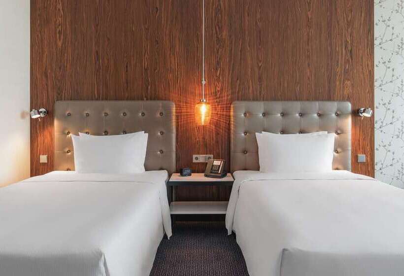 اتاق خانوادگی, Hilton Beirut Downtown
