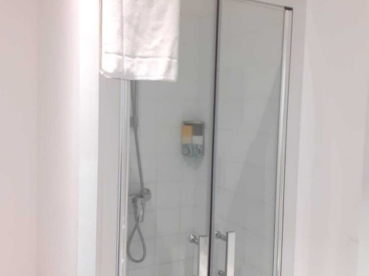 Студия Стандарт, Paris Par Trains, Area, Studios Avec Salle De Bain Et Kitchenette Privées, Ou, Chambres Avec Salles