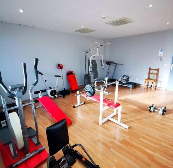 Номер Стандарт Трехместный, Paris Par Trains, Area, Studios Avec Salle De Bain Et Kitchenette Privées, Ou, Chambres Avec Salles