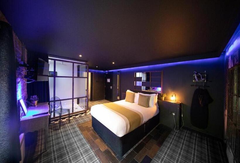 Номер Deluxe, Briggate