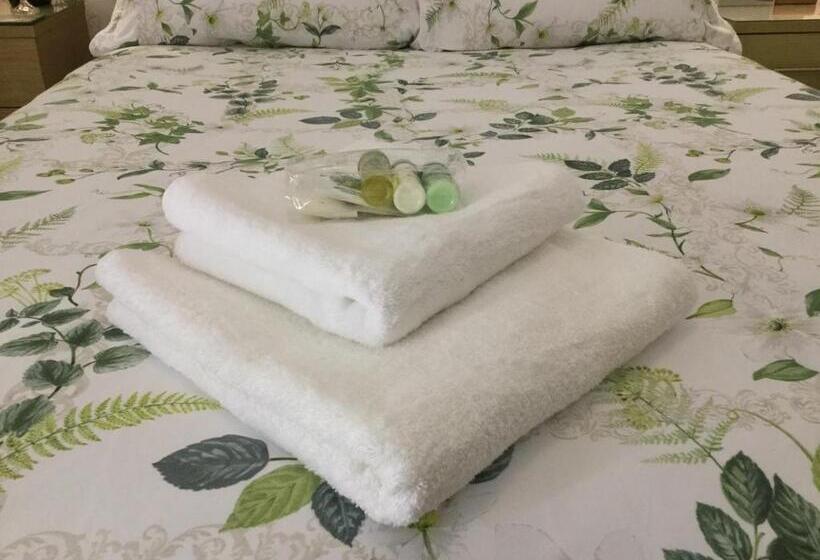 Standard room with outdoor bath, Pilkingtons Guest House Accrington