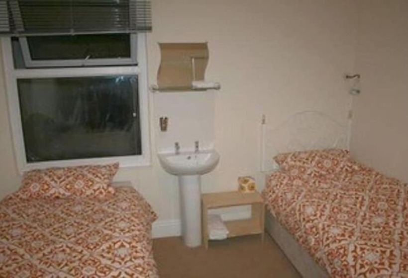 Четырехместный номер эконом класса с общей ванной комнатой, Bayside Guest House