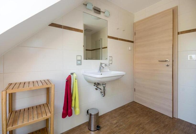 Апартаменты 2 Спальни, Pension Am Finkenberg