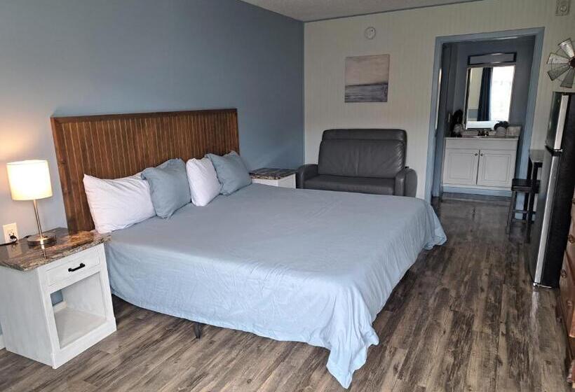 اتاق استاندارد با تخت بزرگ, Blue Sky Inn  Veteran Owned, New Breakfast Area, Rennovated Rooms, 5 Plus Acres For You And Your Pet