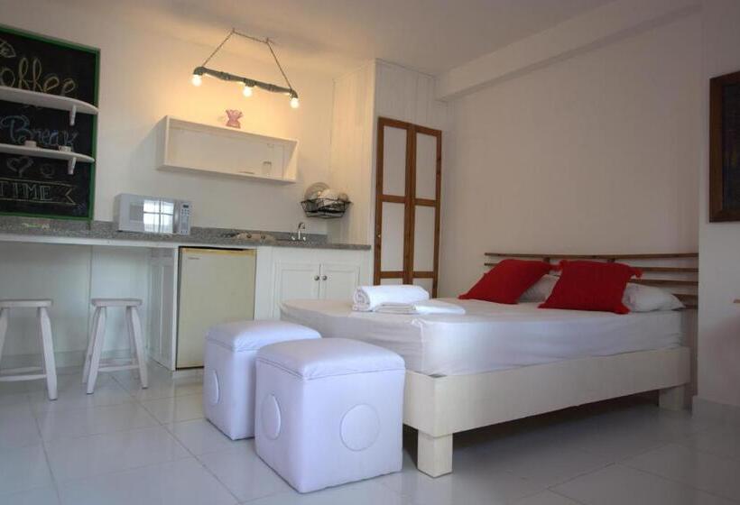 استودیوی استاندارد, La Puerta Roja Guest House