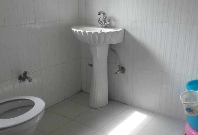 تختخواب در اتاق مشترک, Hayat Hotel Pahalgam