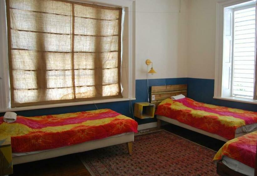 اتاق استاندارد سه نفره, Mobay Kotch   Hostel
