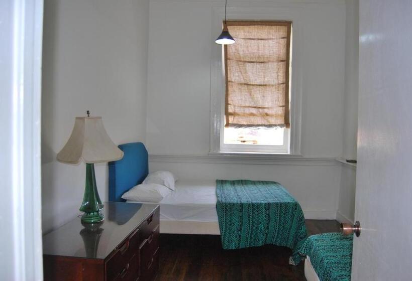 اتاق استاندارد سه نفره, Mobay Kotch   Hostel