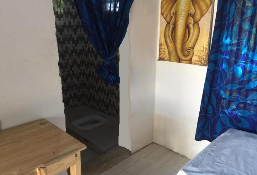 اتاق اکونومی, Eazy's Place
