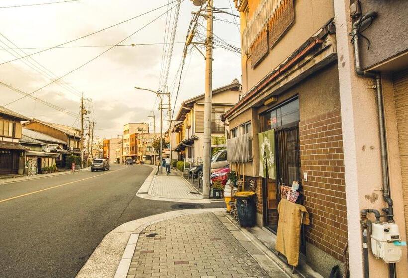 패밀리 룸 공용 욕실, Nostalgic Guesthouse For 1 To 3 Females Or A Group Of 4 People Or More