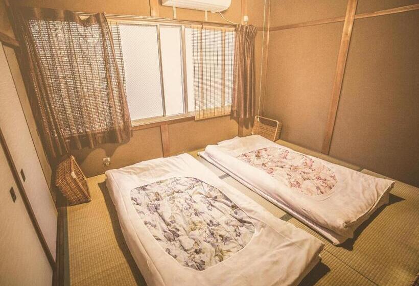 패밀리 룸 공용 욕실, Nostalgic Guesthouse For 1 To 3 Females Or A Group Of 4 People Or More