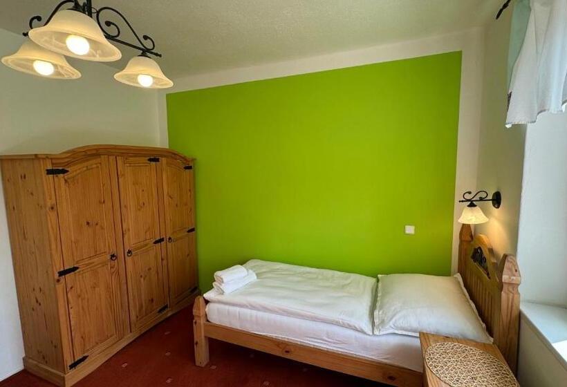سوئیت با بالکن, Penzion Janoštík