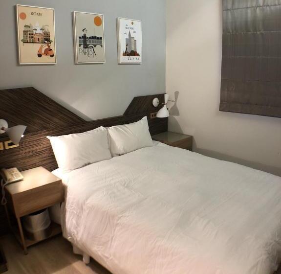 اتاق لوکس, H