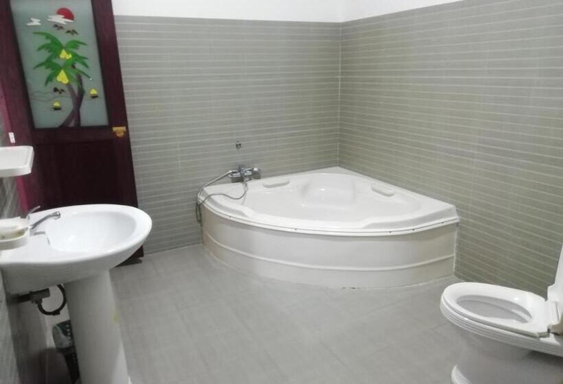 Deluxe Triple Room Sea View, Universal Beach