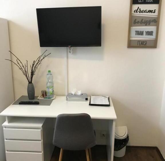 اتاق استاندارد یک نفره, Penzion Ema B&b