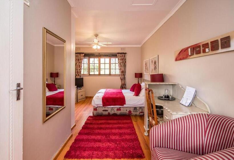 Номер Deluxe Вид на Бассейн, Warrens Guest House