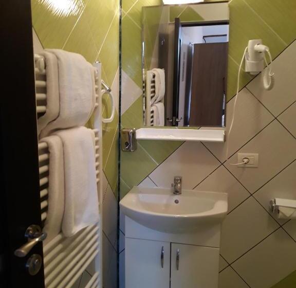 اتاق کلاسیک سه تخته, Pensiunea Casa Rusu