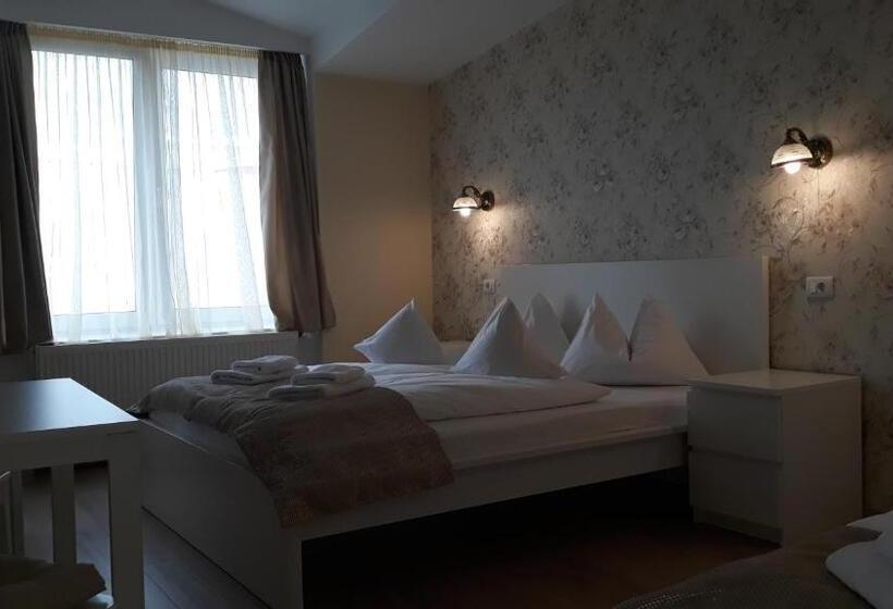 اتاق استاندارد سه نفره, Pensiunea Casa Rusu