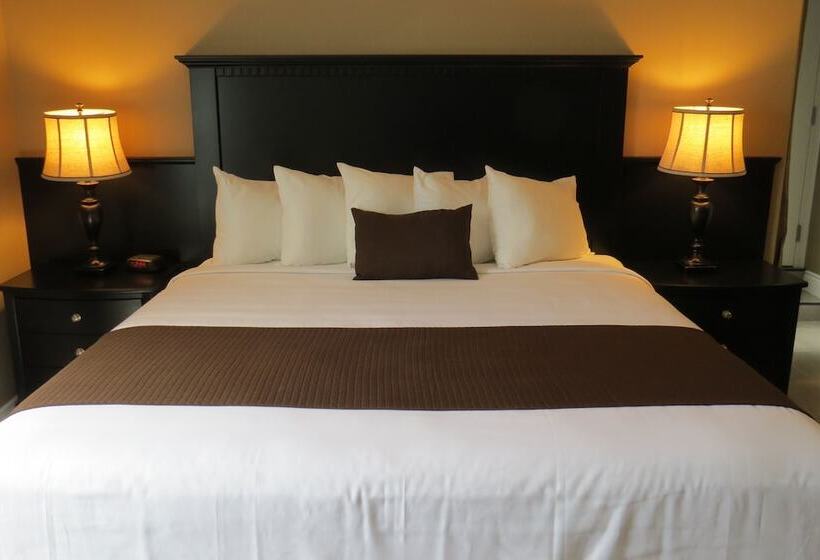 Полулюкс, Dockside Suites