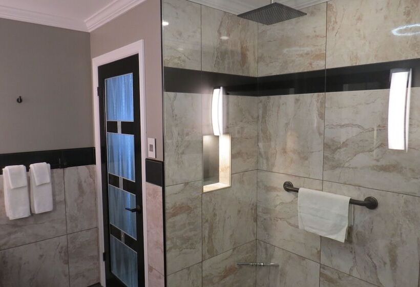家庭工作室, Dockside Suites