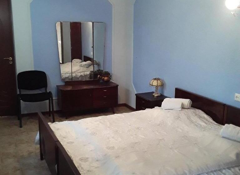 Трежместный Номер Economy, Guest House Anahit Ijevan
