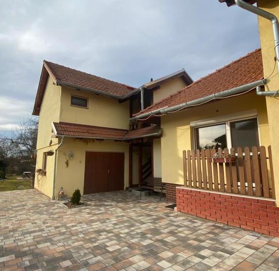 Апартаменты 2 Спальни, Gaál Vendégház