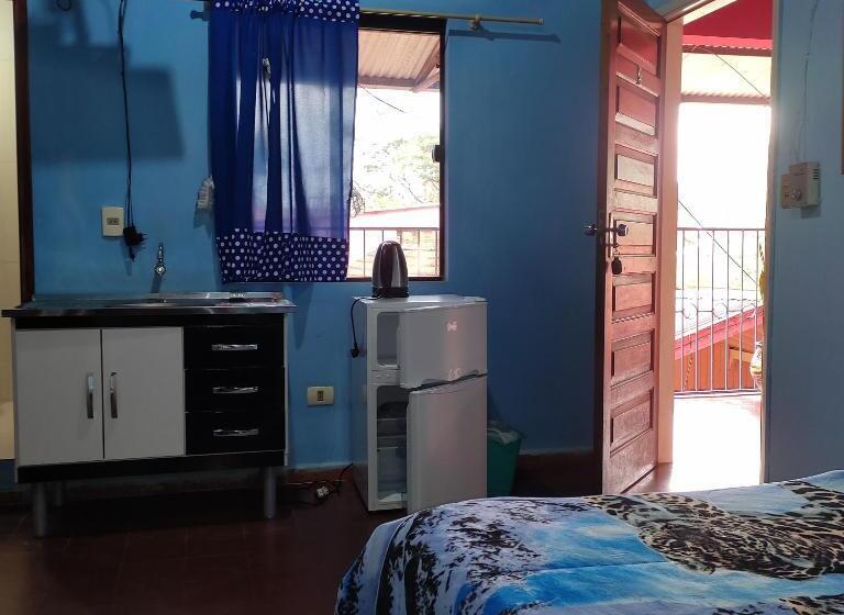 اتاق استاندارد, Hummingbird Hostel