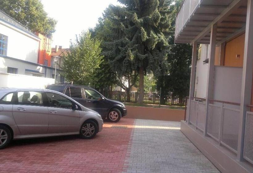 Апартаменты 1 Спальня Нижний Этаж, Park   2 Izbové Apartmány Na Prenájom