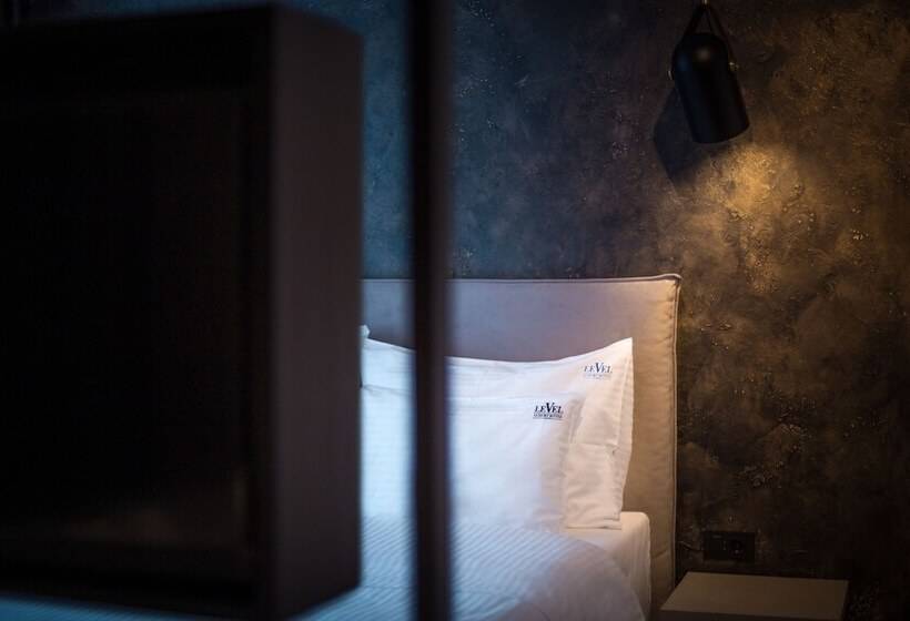 اتاق لوکس با وان آب گرم, Level Luxury Suites