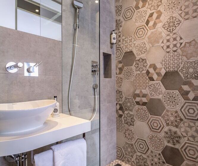 اتاق استاندارد, Level Luxury Suites