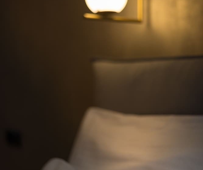 اتاق لوکس با وان آب گرم, Level Luxury Suites