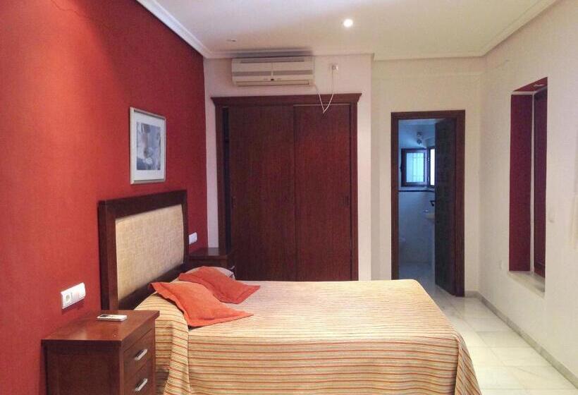 اتاق استاندارد سه نفره, Hostal Maestre
