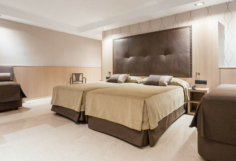Четырехместный Номер Стандарт, Gran Hotel Barcino
