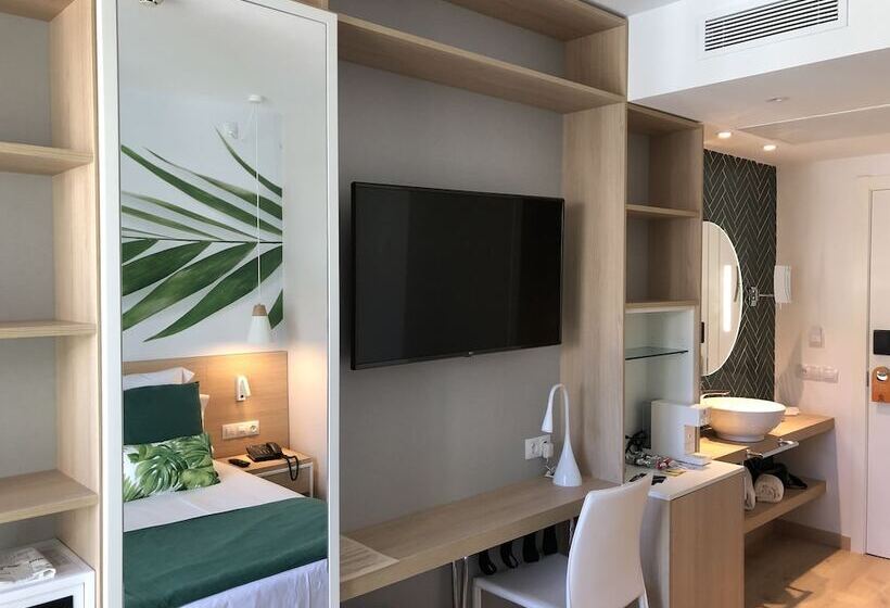 Номер Superior Вид на Бассейн, Bq Paguera Boutique Hotel   Adults Only