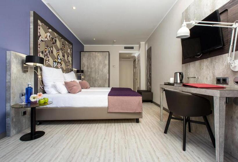 Трехместный Номер Superior, Leonardo Hotel Barcelona Las Ramblas